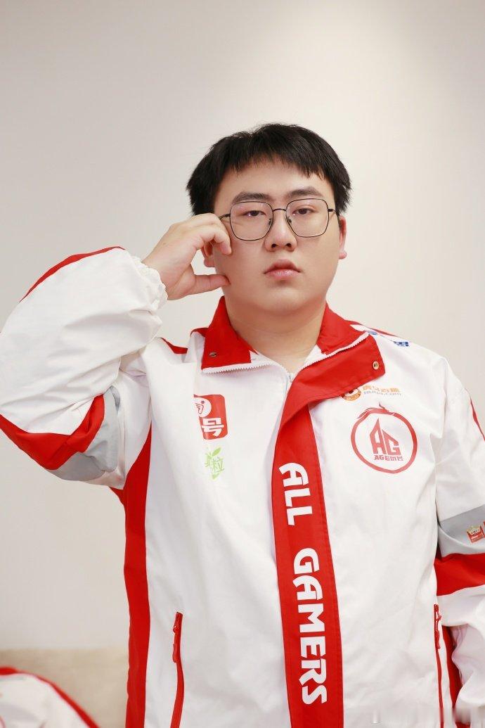 包含电竞明星辈出,新晋选手备受关注的词条 包含电竞明星辈出,新晋选手备受关注的词条