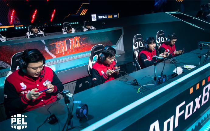 解说团队亮相全球电竞大赛,展现专业素养 解说团队亮相全球电竞大赛,展现专业素养