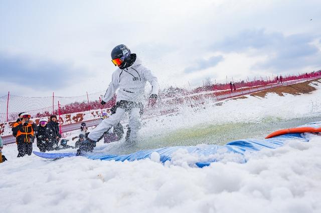 高原滑雪半程马拉松,雪域风光中的速度之旅 高原滑雪半程马拉松,雪域风光中的速度之旅