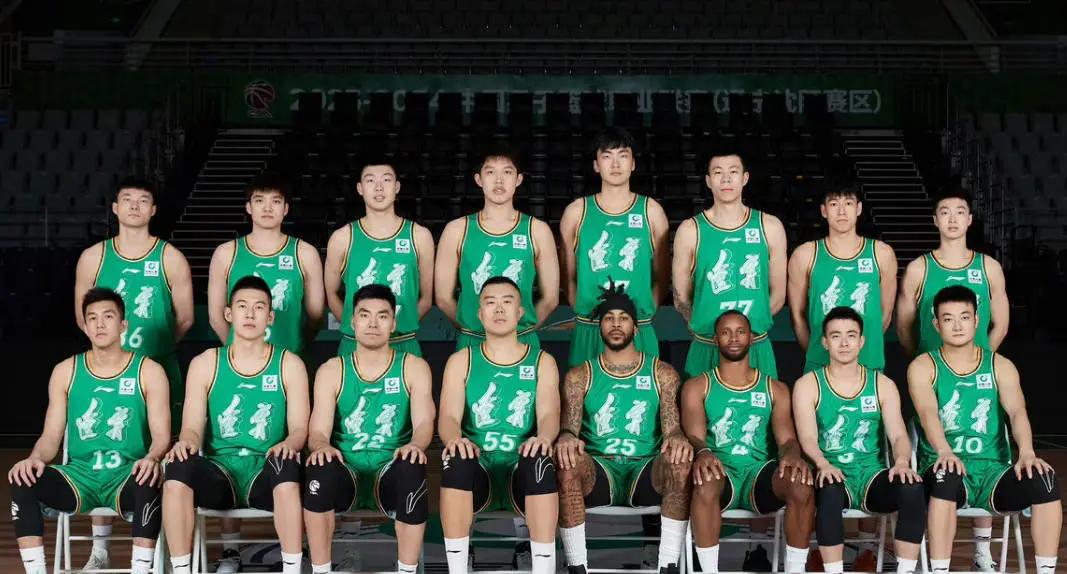 米兰体育app入口-篮板大比拼：北京抢到48个篮板，篮下优势明显！的简单介绍