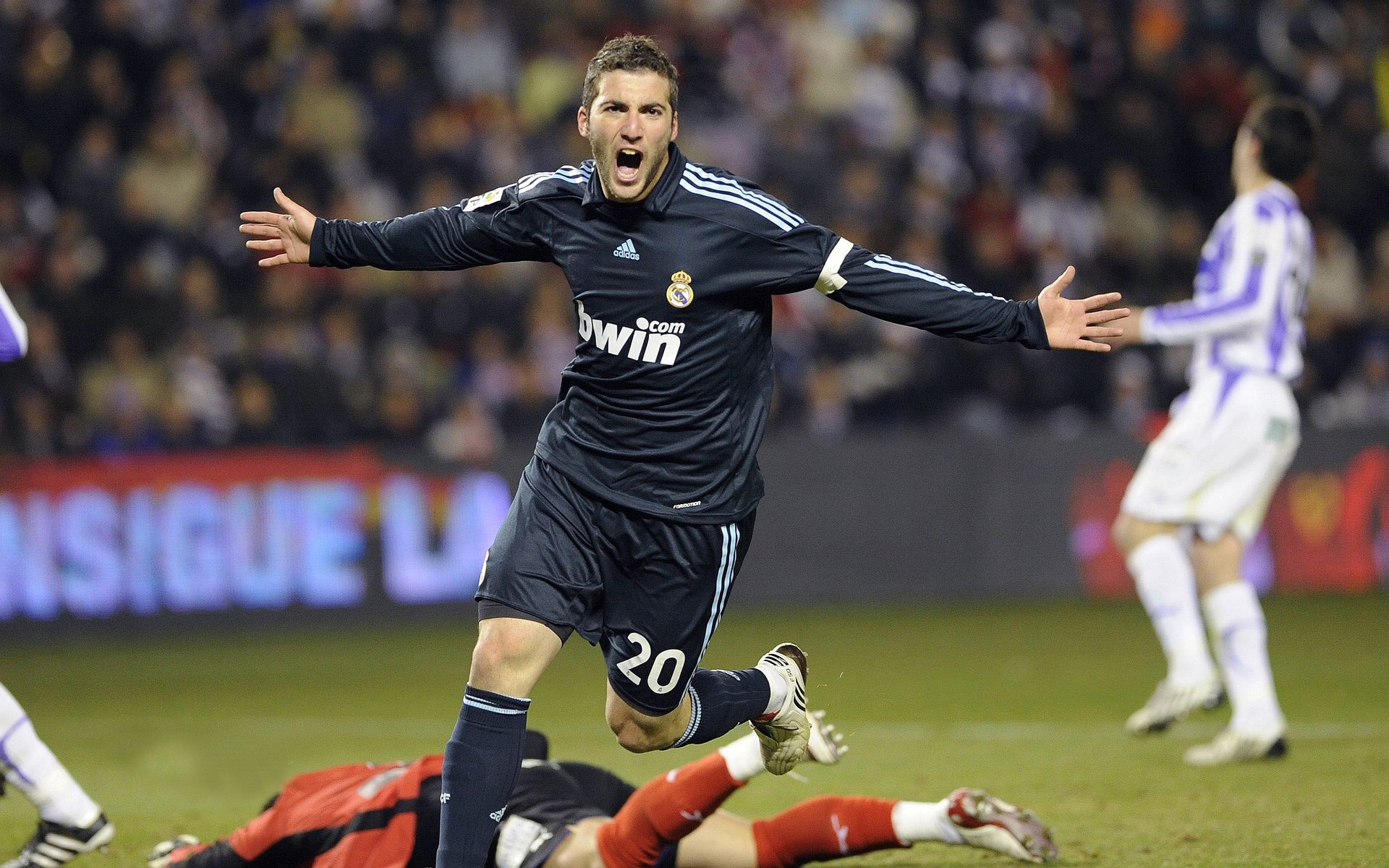 米兰体育app-史上最年轻“冠军得分王”闪耀舞台，最年轻的分站冠军